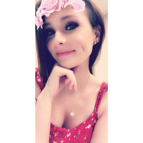 Meet your Posher, Julia - Picture 1 of 1